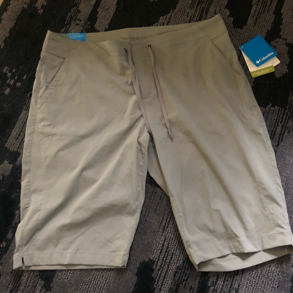 Women’s Columbia long shorts